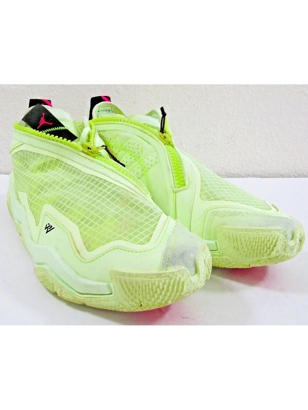 Jordan Why Not .5 Barley Volt/Pink Basketball Shoes 10.5 DO7189-700 with Box